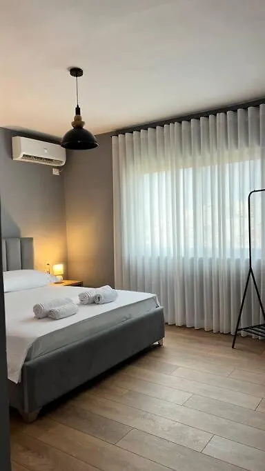 Bee Apartment 3-City Center Retreat Тирана