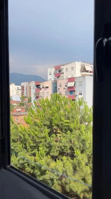 Bee Apartment 3-City Center Retreat Тирана
