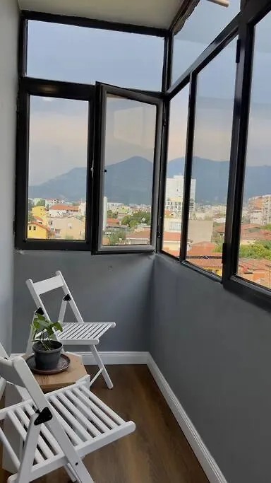 Bee Apartment 3-City Center Retreat Тирана
